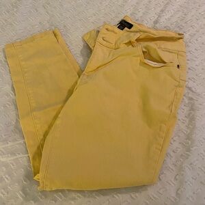 Yellow capris jeans
